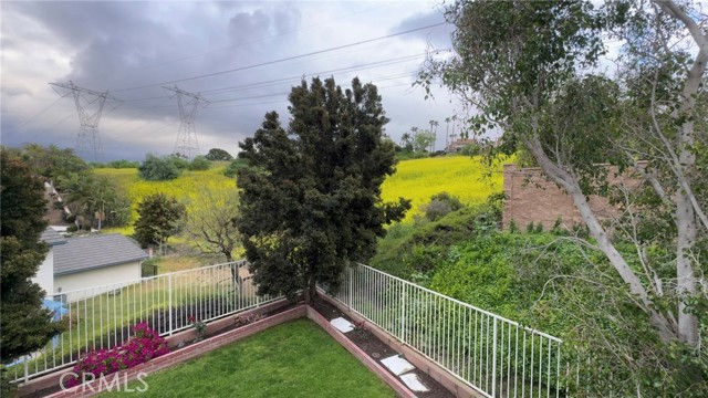 660 S Covered Wagon, Anaheim Hills CA: https://media.crmls.org/medias/f869daa5-313a-4ec3-b8b5-7e271311b43b.jpg