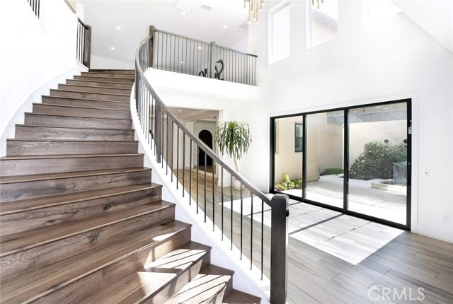 Detail Gallery Image 14 of 69 For 20300 W Windsor Ln, Northridge,  CA 91326 - 5 Beds | 6 Baths