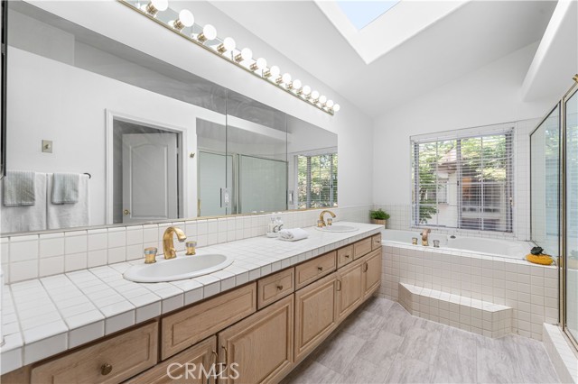 7 Greenmeadow Drive, Newbury Park CA: https://media.crmls.org/medias/f86a3666-8e92-4669-ab67-563d3231ae5b.jpg