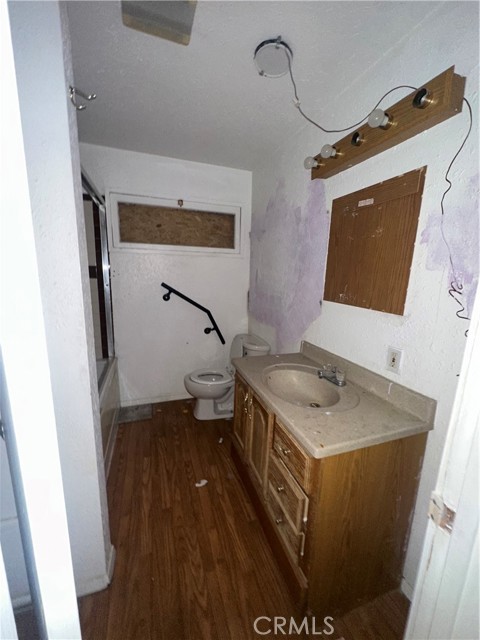 10810 Woodley Avenue, Granada Hills CA: https://media.crmls.org/medias/f86b2b47-49ff-4f40-a42d-e2a9cdd3f9dc.jpg