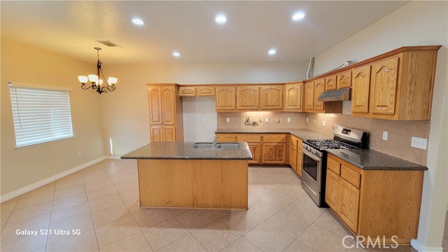 Detail Gallery Image 7 of 44 For 15061 Joshua Tree Ct, Fontana,  CA 92335 - 6 Beds | 3 Baths