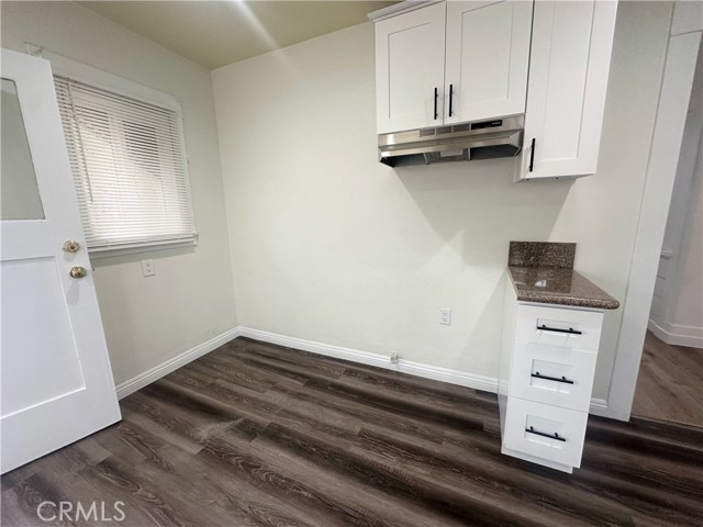 2217 10th Avenue, Los Angeles CA: https://media.crmls.org/medias/f86bf196-9f4c-40f7-8fa1-2b372fc33308.jpg