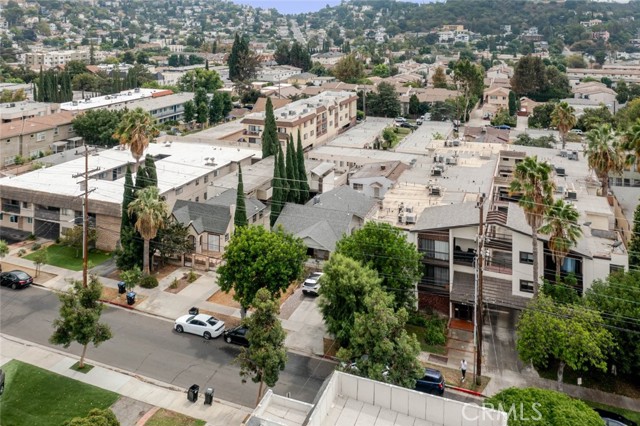 Detail Gallery Image 1 of 30 For 818 E Windsor Rd, Glendale,  CA 91205 - 3 Beds | 2 Baths