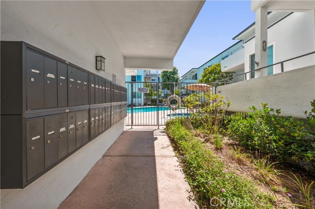 Detail Gallery Image 2 of 36 For 415 S Prospect Ave #306,  Redondo Beach,  CA 90277 - 2 Beds | 1/1 Baths