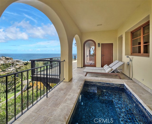 Detail Gallery Image 5 of 26 For 1131 Emerald Bay, Laguna Beach,  CA 92651 - 5 Beds | 5/1 Baths