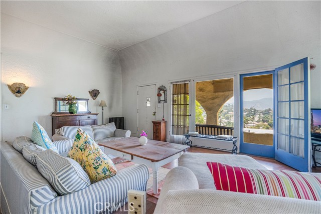 Detail Gallery Image 6 of 25 For 1224 Oberlin Dr, Glendale,  CA 91205 - 1 Beds | 1 Baths