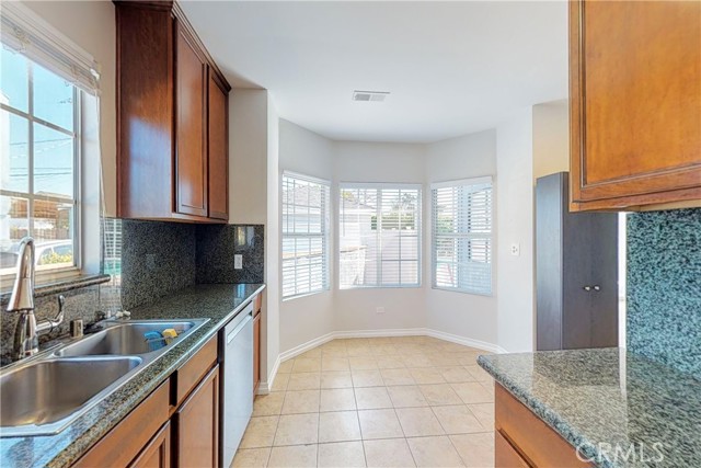 Detail Gallery Image 6 of 35 For 7648 Ostrom Ave, Lake Balboa,  CA 91406 - 4 Beds | 3 Baths