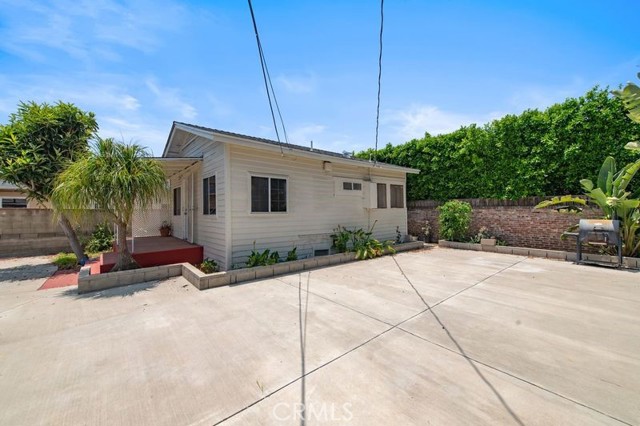 329 N Bushnell Avenue, Alhambra CA: https://media.crmls.org/medias/f86f1a5c-8cc9-4bc4-b464-eba9799edd73.jpg