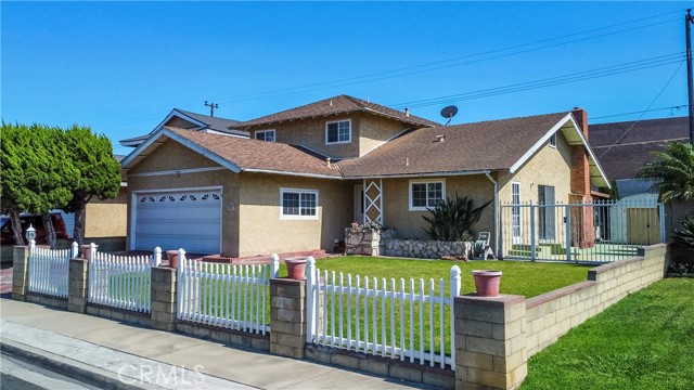 1702 E Bach Street, Carson CA: https://media.crmls.org/medias/f86f4e9d-21fd-45cb-bfa6-92acb1585562.jpg