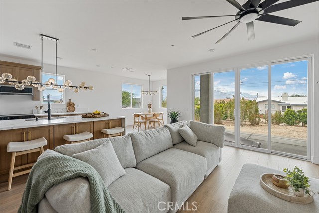 Detail Gallery Image 4 of 17 For 19187 Cottonwood Dr, Desert Hot Springs,  CA 92241 - 3 Beds | 2/1 Baths