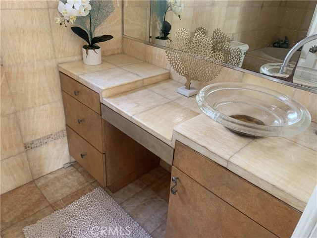 Detail Gallery Image 8 of 32 For 425 S Catalina Ave #4,  Redondo Beach,  CA 90277 - 3 Beds | 3 Baths