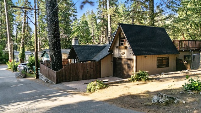 373 Redwood Lane, Crestline CA: https://media.crmls.org/medias/f870523e-c451-4fa0-aa27-1bb5c84c9fe2.jpg