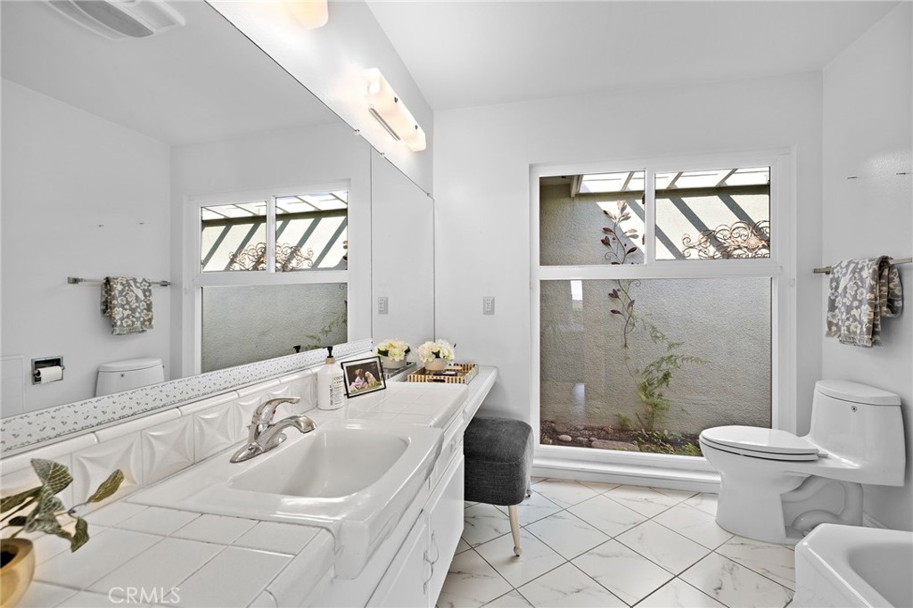 MLS #OC25245403 image #10