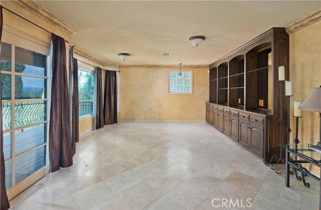 4389 San Blas Avenue, Woodland Hills CA: https://media.crmls.org/medias/f872a188-e1cf-488b-92f1-eca7ff439a7c.jpg