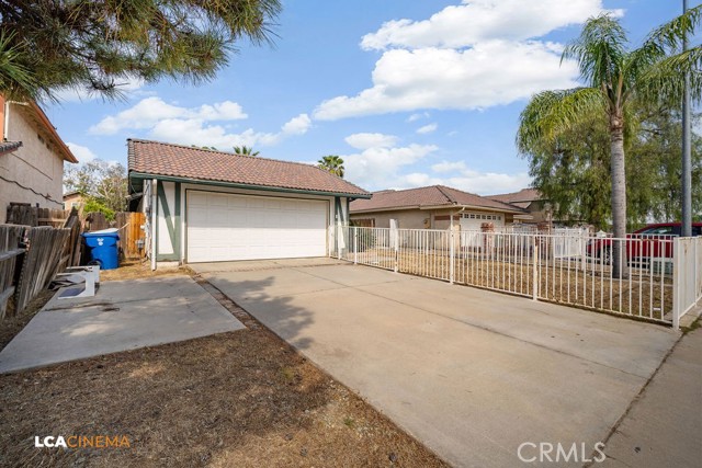 Detail Gallery Image 3 of 18 For 5313 Ilene Ct, Bakersfield,  CA 93307 - 3 Beds | 2 Baths