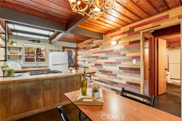 Detail Gallery Image 12 of 47 For 31115 Valley Oak Dr, Running Springs,  CA 92382 - 4 Beds | 2/1 Baths