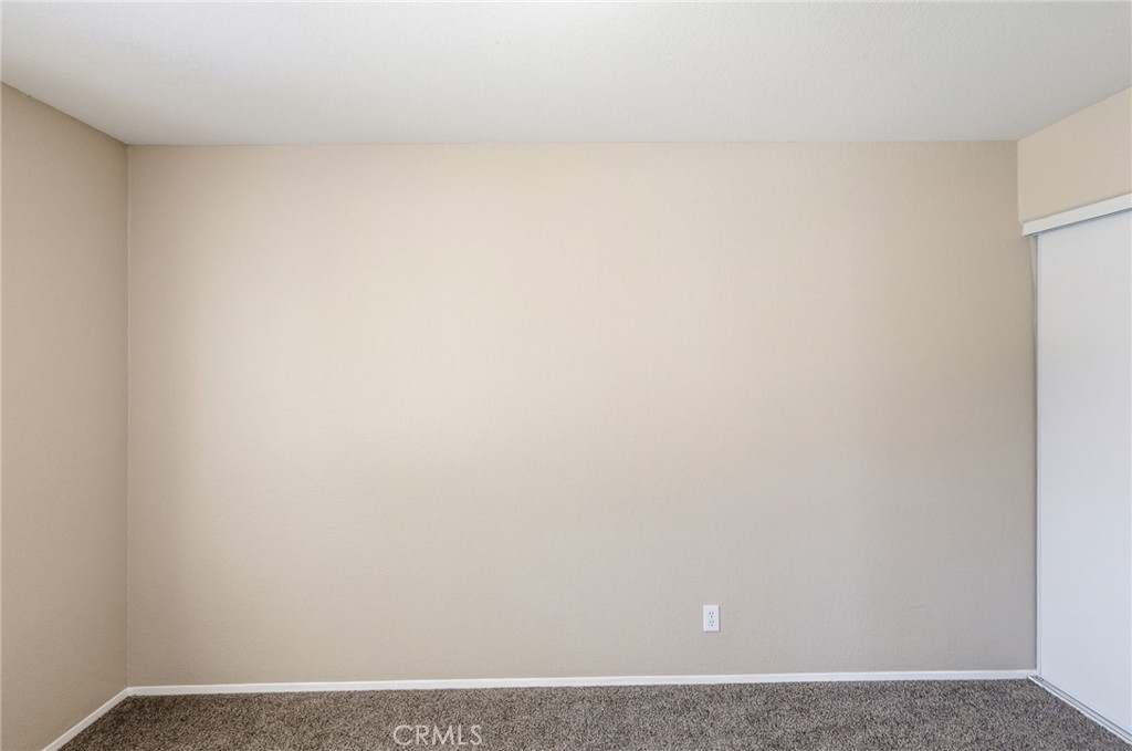 https://media.crmls.org/medias/f8735847-3aae-47ef-975a-ae092d6fefae.jpg?preset=X-Large