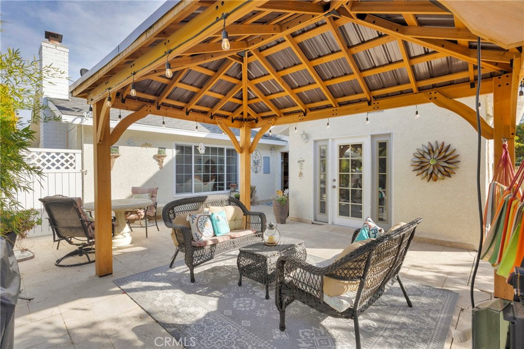 https://media.crmls.org/medias/f87367a3-053e-4c28-9ee3-55517c816989.jpg?preset=X-Large