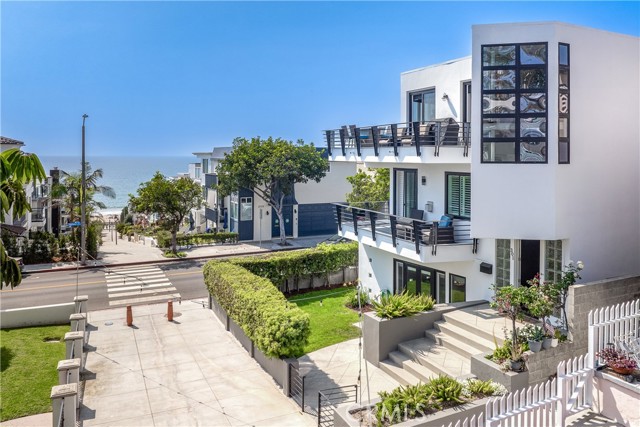 301 16th Street, Manhattan Beach, California 90266, 6 Bedrooms Bedrooms, ,7 BathroomsBathrooms,Residential,For Sale,16th,SR25000075