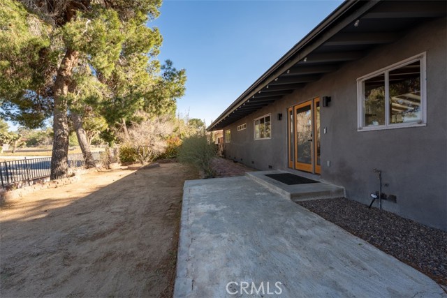 Detail Gallery Image 6 of 73 For 7740 Fox Trl, Yucca Valley,  CA 92284 - 5 Beds | 4 Baths