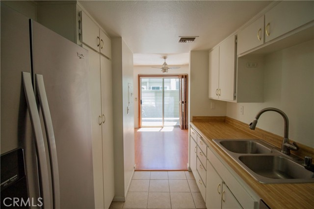11818 Moorpark Street, Studio City CA: https://media.crmls.org/medias/f87480bd-1575-4e0b-a369-f727731dd450.jpg