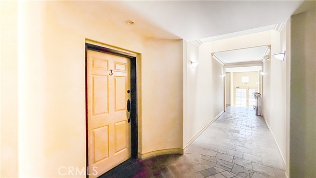 10623 Moorpark photo 2