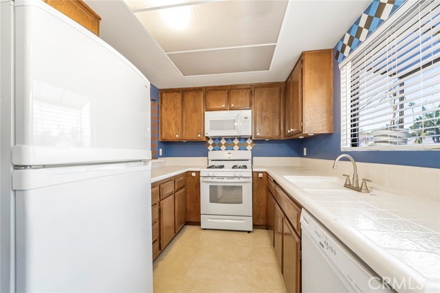 Detail Gallery Image 12 of 28 For 917 W Imperial #64,  La Habra,  CA 90631 - 1 Beds | 1/1 Baths