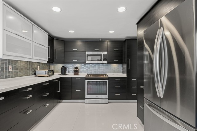 22835 Styles Street, Woodland Hills CA: https://media.crmls.org/medias/f8756542-ddf0-47a0-ae2f-f6ff75861db9.jpg