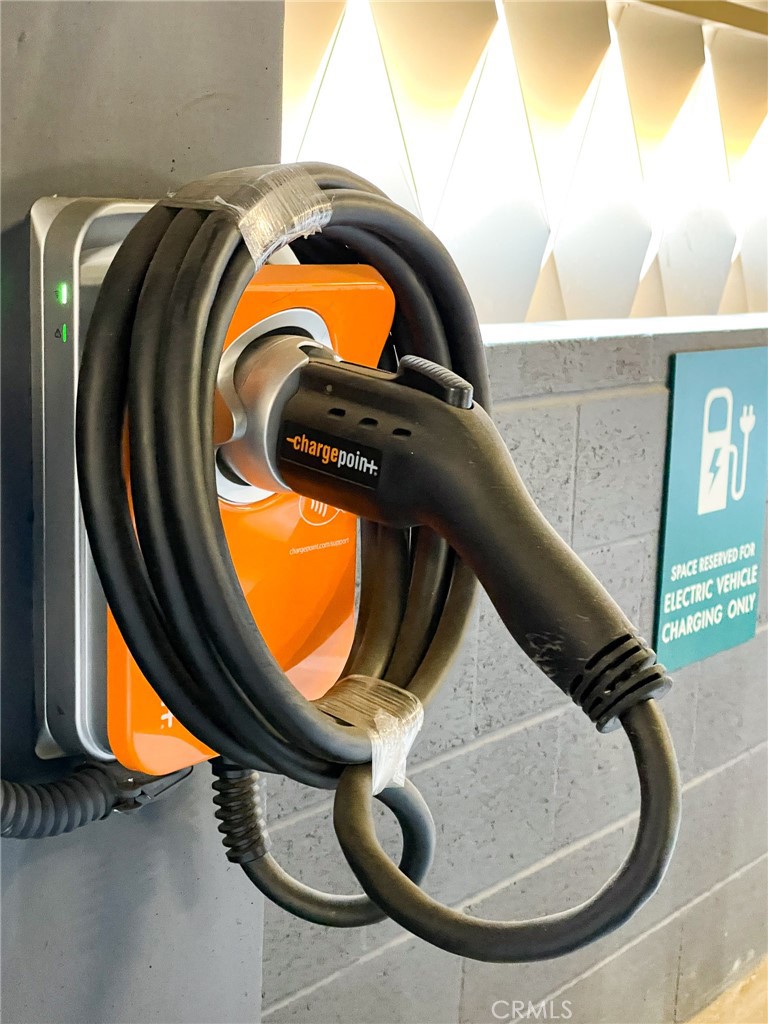 https://media.crmls.org/medias/f875be45-62ef-4559-b807-e63094af6d9c.jpg?preset=X-Large