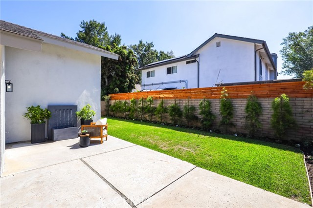 25 Almond Tree Lane, Irvine CA: https://media.crmls.org/medias/f875f860-f0d0-44f4-b7c3-d47ab275c65e.jpg