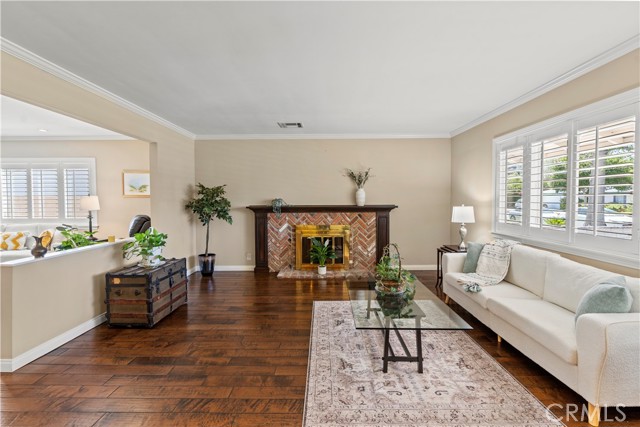 Image 4 of 33 For 15037 Hiawatha Street