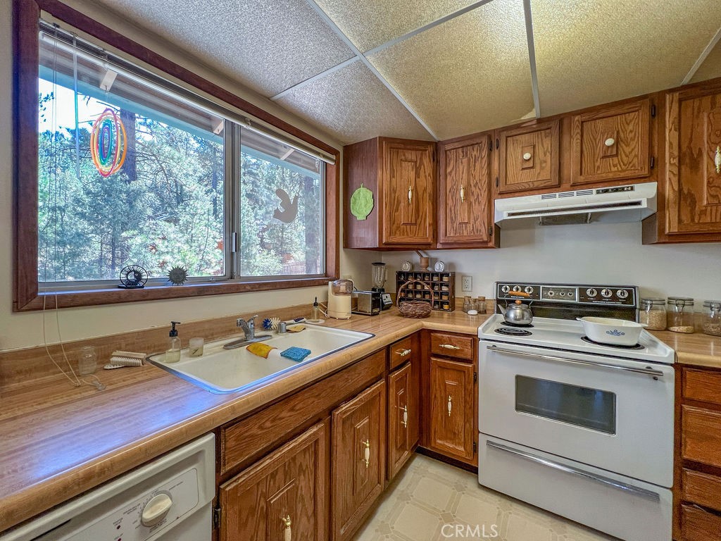 https://media.crmls.org/medias/f876b005-5b55-4629-a25d-571d5920cc2a.jpg?preset=X-Large