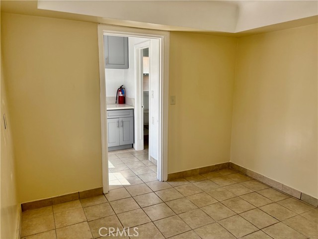 Detail Gallery Image 8 of 9 For 10518 S Vermont Ave, Los Angeles,  CA 90044 - 1 Beds | 1 Baths