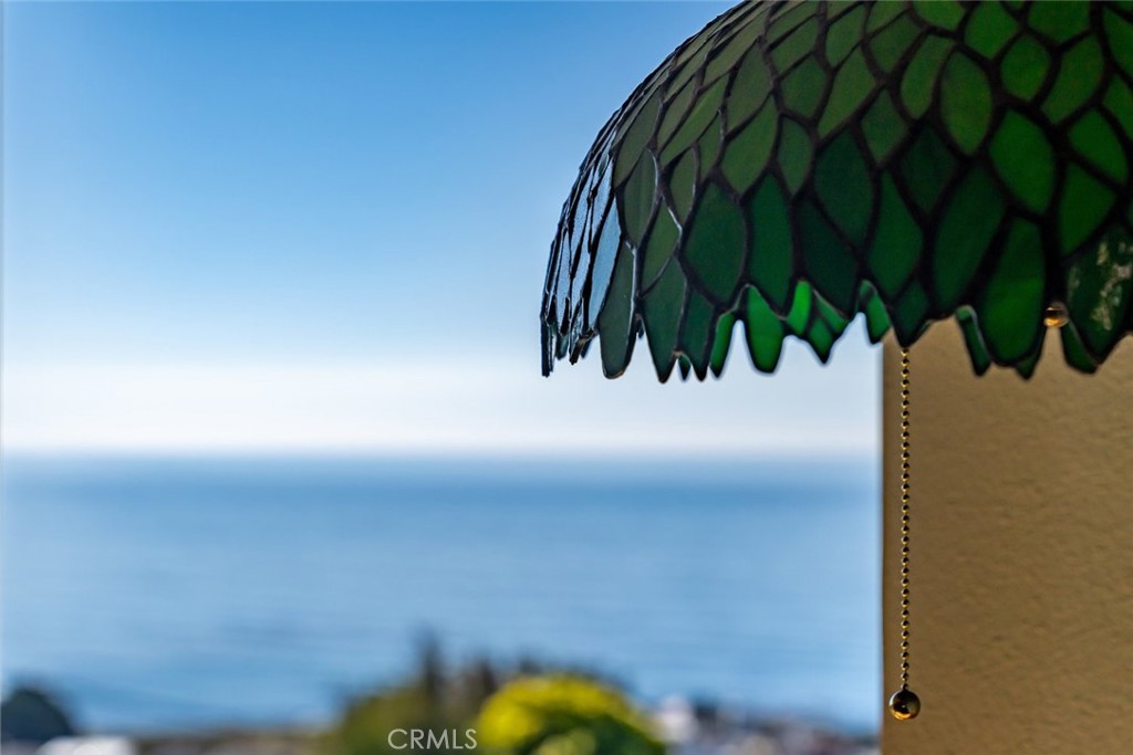 https://media.crmls.org/medias/f877602a-727d-4142-95bb-9301dbb13291.jpg?preset=X-Large