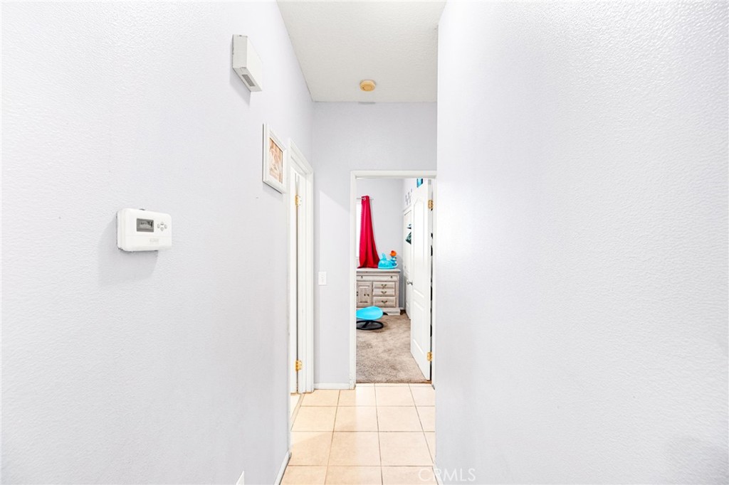 https://media.crmls.org/medias/f87804c6-9b41-4bc5-8a95-bb767659bc36.jpg?preset=X-Large