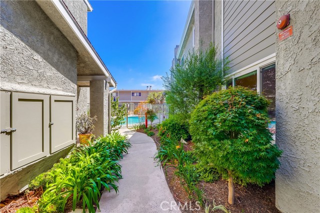 Detail Gallery Image 4 of 73 For 609 Meyer Ln #11,  Redondo Beach,  CA 90278 - 2 Beds | 1/1 Baths