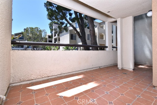 Detail Gallery Image 12 of 35 For 21500 Burbank Bld #112,  Woodland Hills,  CA 91367 - 2 Beds | 2 Baths