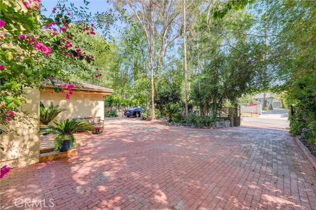 22349 Dolorosa Street, Woodland Hills CA: https://media.crmls.org/medias/f8799f0d-ca4d-474d-80ce-0449515badd0.jpg