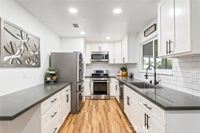 Detail Gallery Image 13 of 32 For 2922 Myers, Riverside,  CA 92503 - 4 Beds | 2 Baths