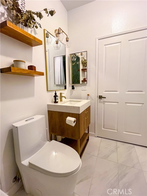 Detail Gallery Image 8 of 21 For 19350 Sherman Way #338,  Reseda,  CA 91335 - 2 Beds | 2 Baths