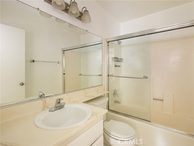 Detail Gallery Image 13 of 32 For 445 W 6th St #204,  Long Beach,  CA 90802 - 2 Beds | 2 Baths