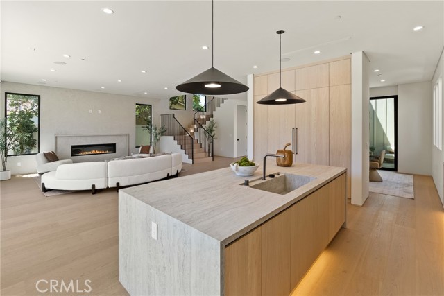 Detail Gallery Image 13 of 75 For 14738 Otsego St, Sherman Oaks,  CA 91403 - 5 Beds | 5/1 Baths