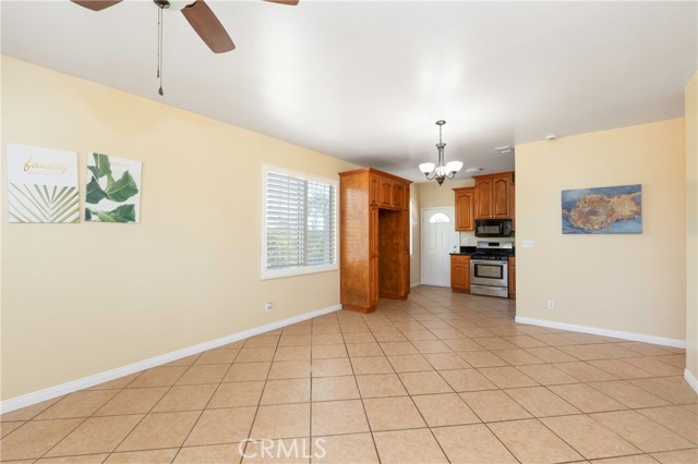 39600 Calle Gayube, Hemet CA: https://media.crmls.org/medias/f87b127c-f3bd-4db4-bc13-70f76b171d5c.jpg