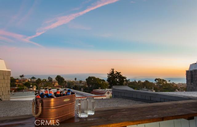 653 Manhattan Beach Boulevard, Manhattan Beach, California 90266, 2 Bedrooms Bedrooms, ,2 BathroomsBathrooms,Residential,Sold,Manhattan Beach,SB23171622