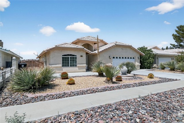 Detail Gallery Image 2 of 30 For 26502 Blue Water Rd, Helendale,  CA 92342 - 3 Beds | 2/1 Baths
