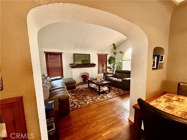 Detail Gallery Image 11 of 20 For 2419 Eucalyptus Ave, Long Beach,  CA 90806 - 2 Beds | 1 Baths