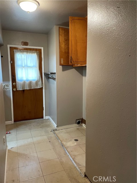 13499 Amigo Avenue, Parlier CA: https://media.crmls.org/medias/f87d242f-3234-4a25-b71d-e6a162f79181.jpg