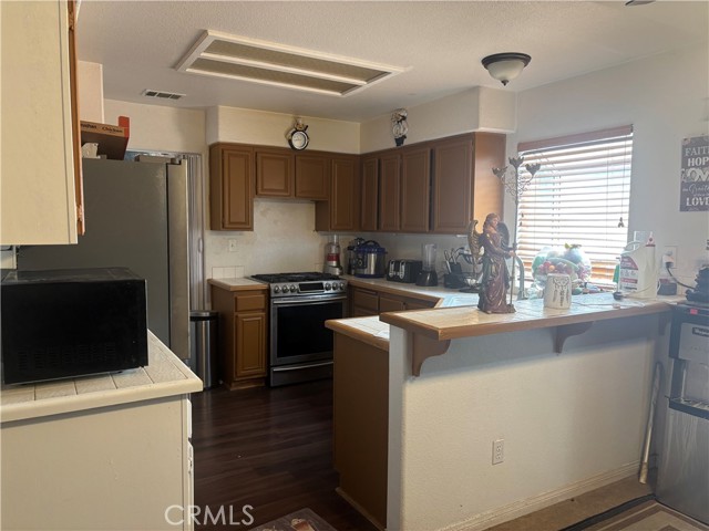 Detail Gallery Image 6 of 29 For 12520 High Desert Rd, Victorville,  CA 92392 - 3 Beds | 2/1 Baths