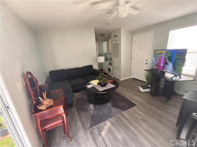 Detail Gallery Image 10 of 13 For 2060 Newport Blvd, Costa Mesa,  CA 92627 - 1 Beds | 1 Baths