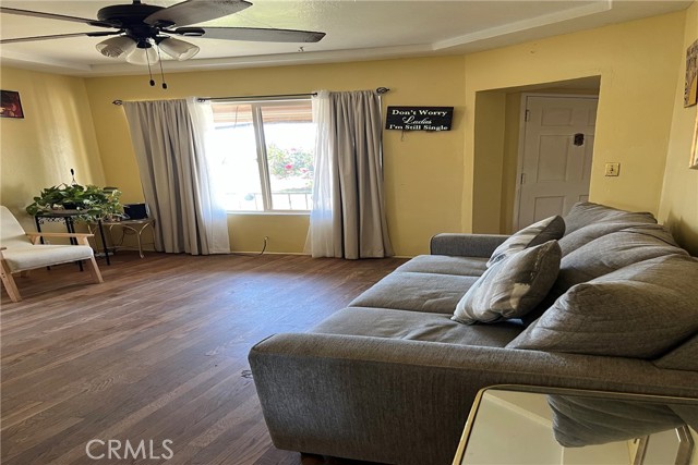 Detail Gallery Image 3 of 20 For 216 Bedford Way, Bakersfield,  CA 93308 - 3 Beds | 1 Baths